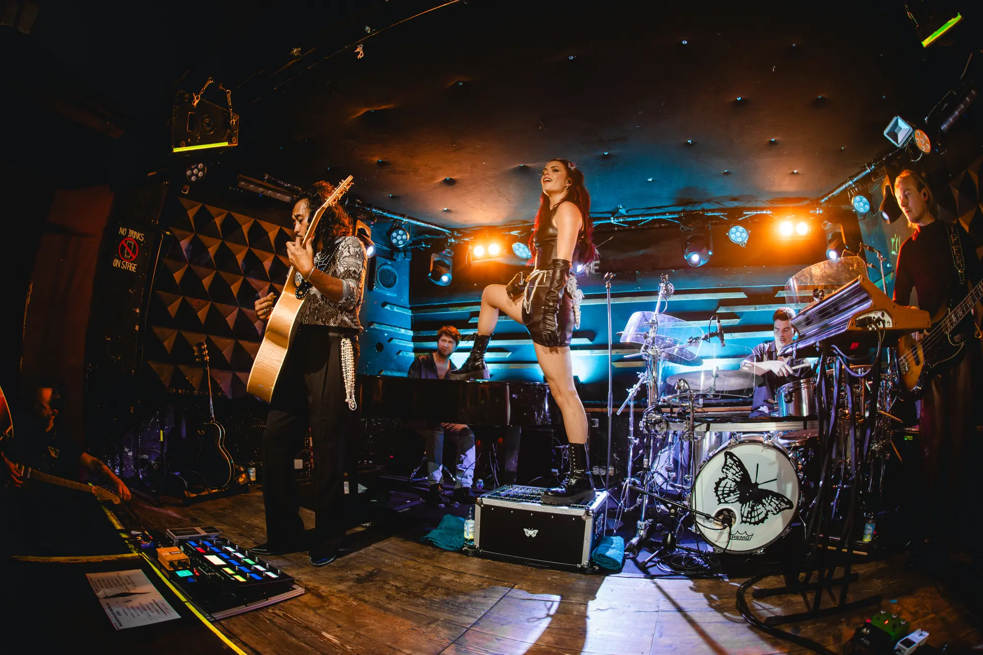 Higher Tour door Europa voor Davina Michelle