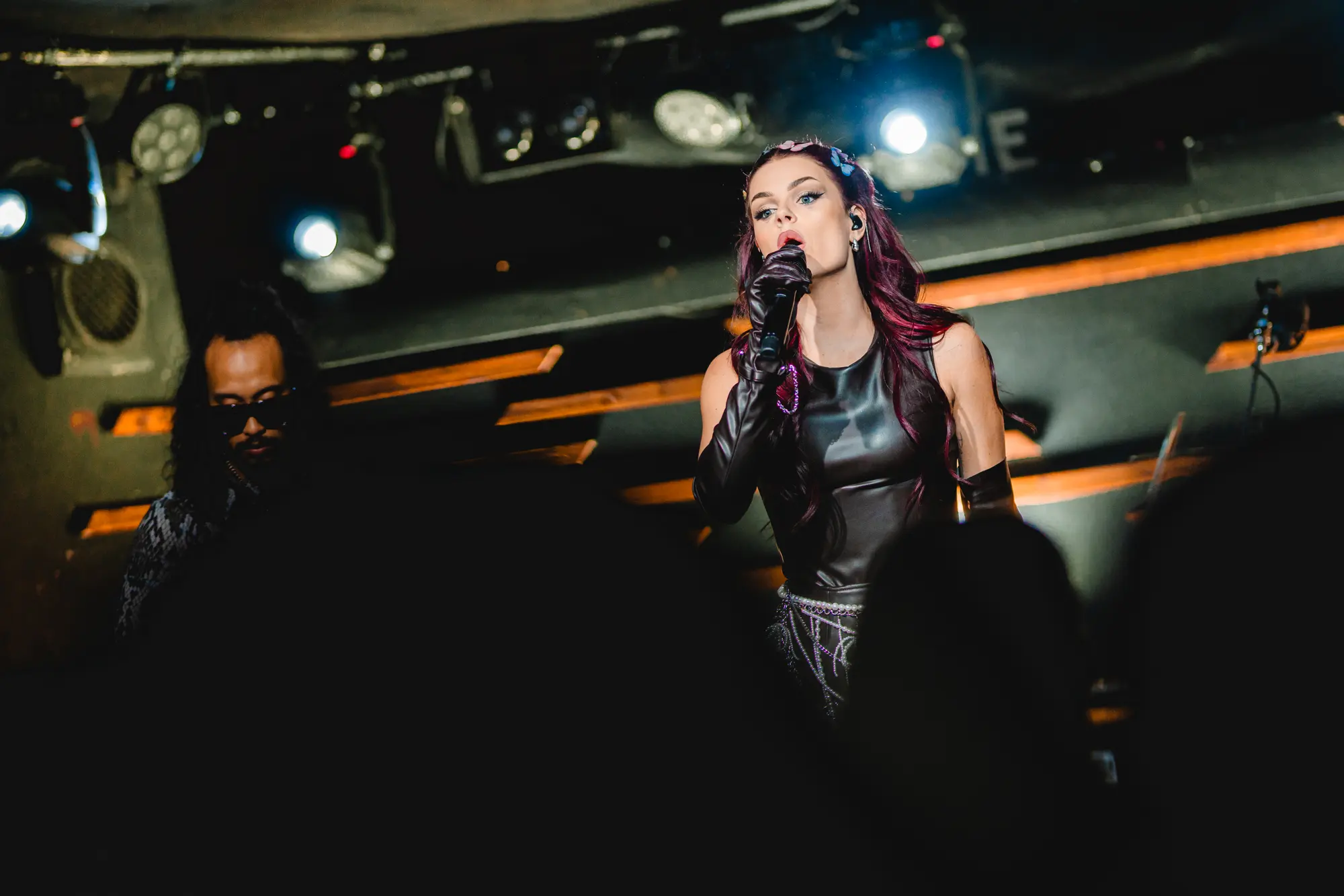 Higher Tour door Europa voor Davina Michelle