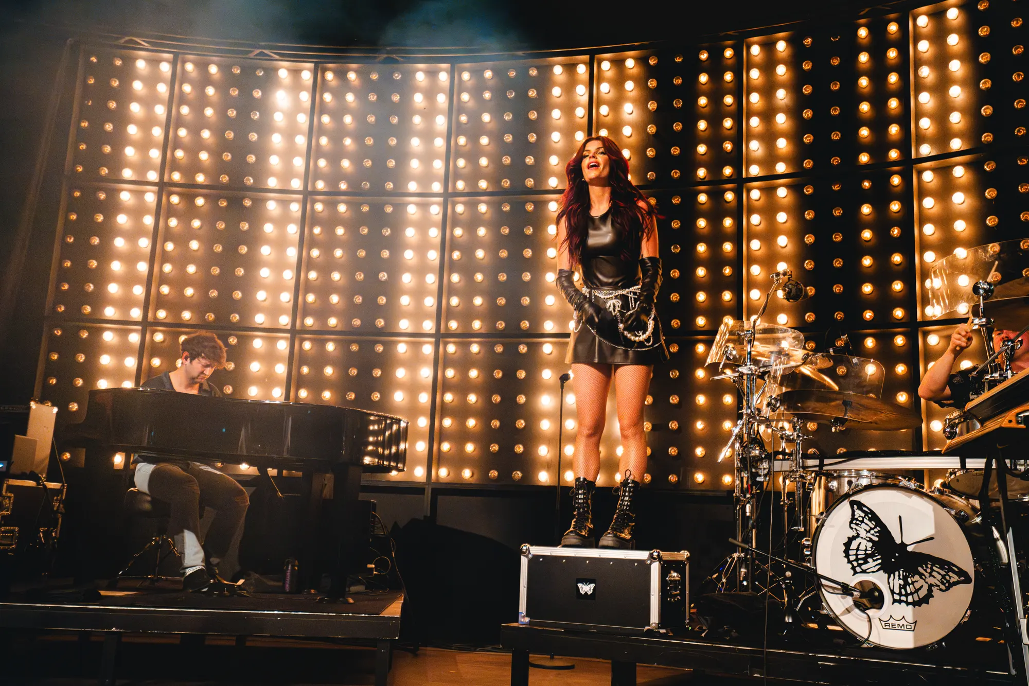 Higher Tour door Europa voor Davina Michelle