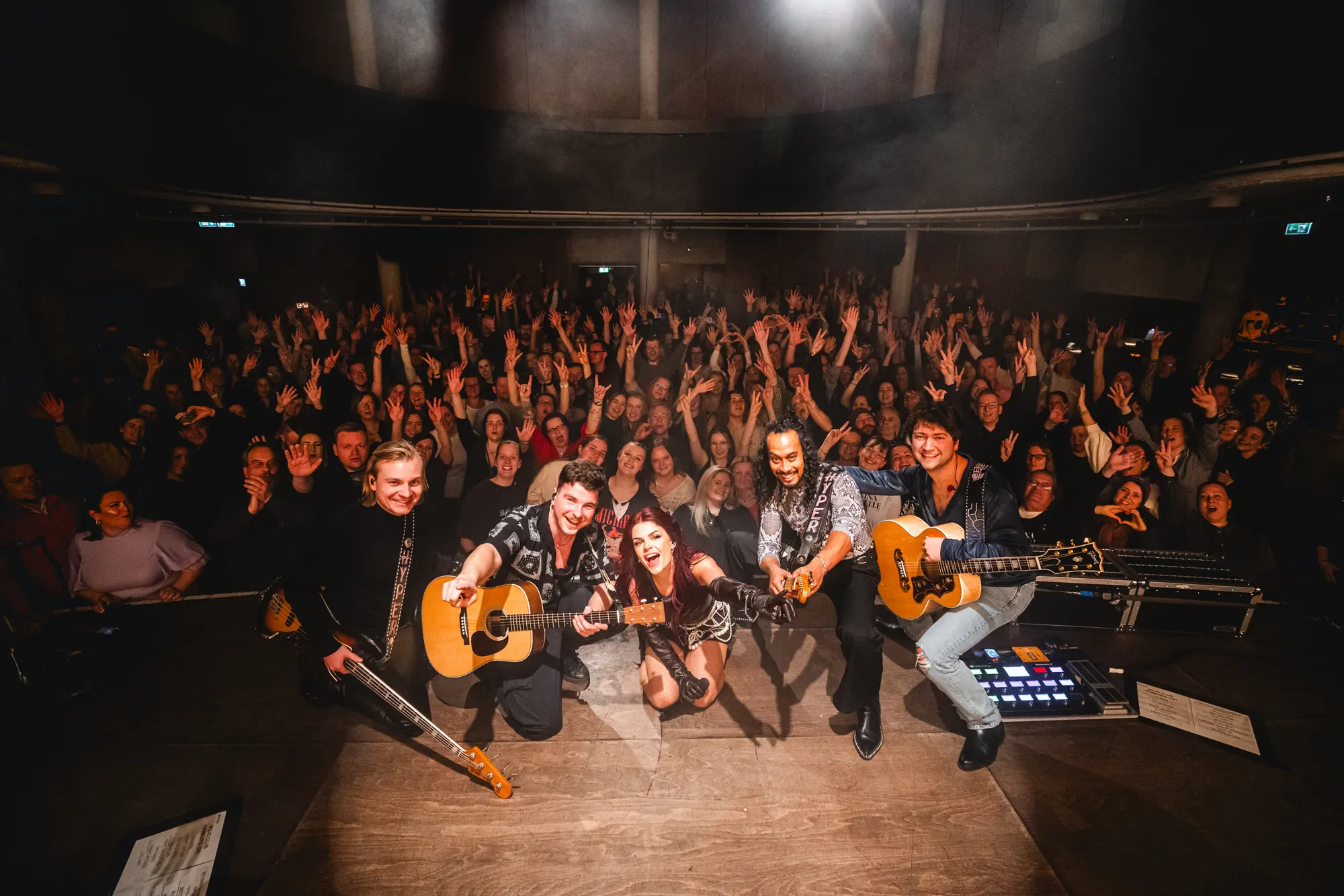 Higher Tour door Europa voor Davina Michelle