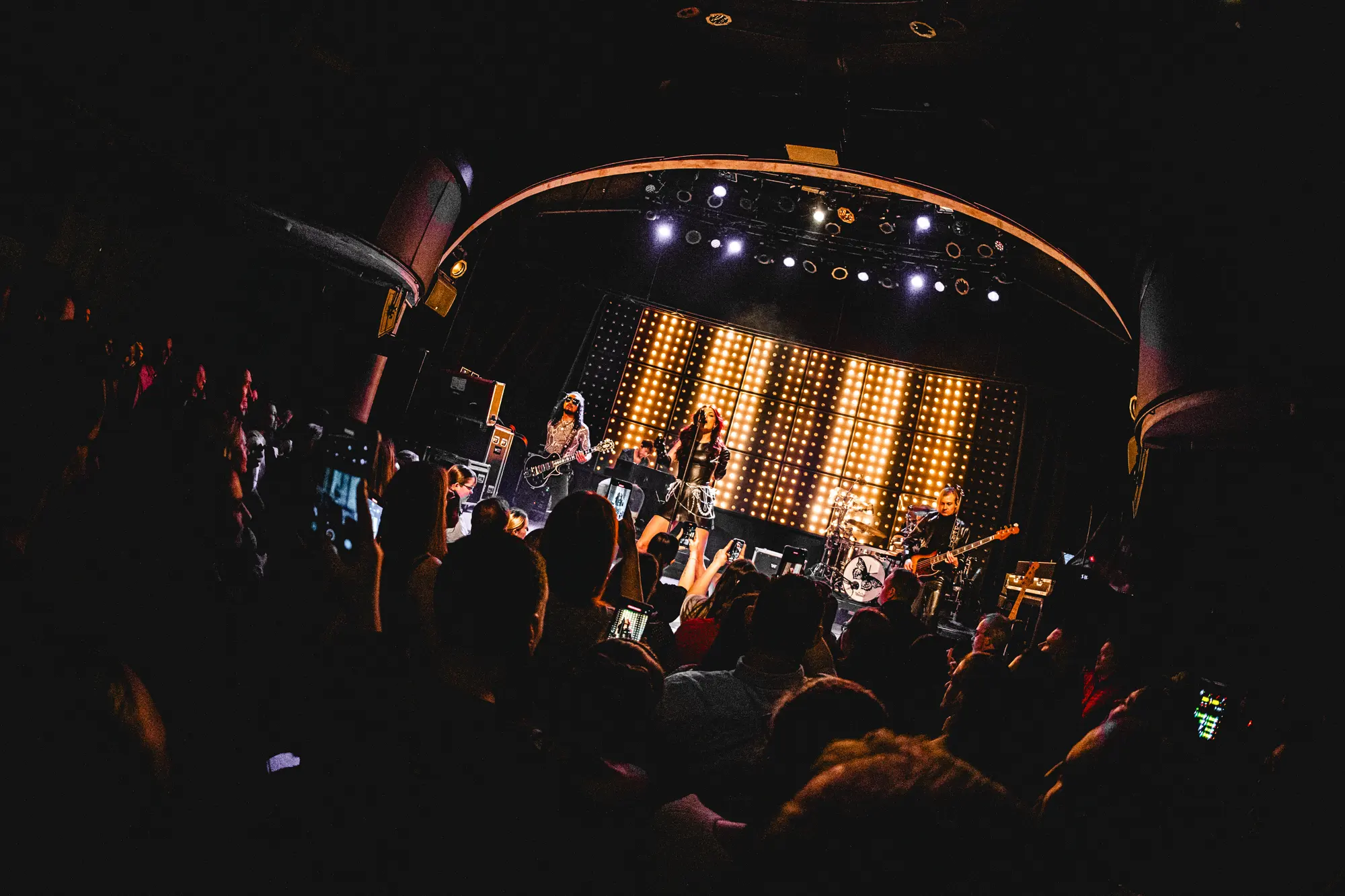 Higher Tour door Europa voor Davina Michelle