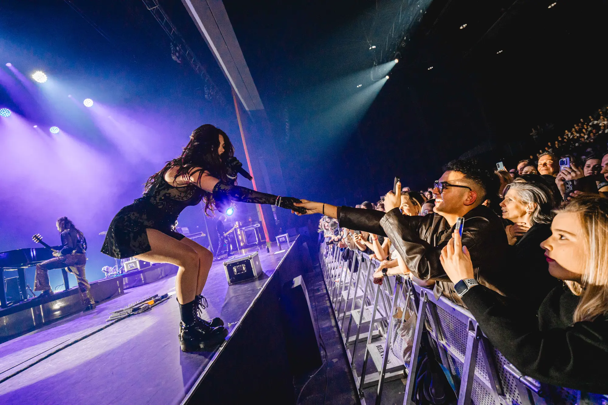 Higher Tour door Europa voor Davina Michelle