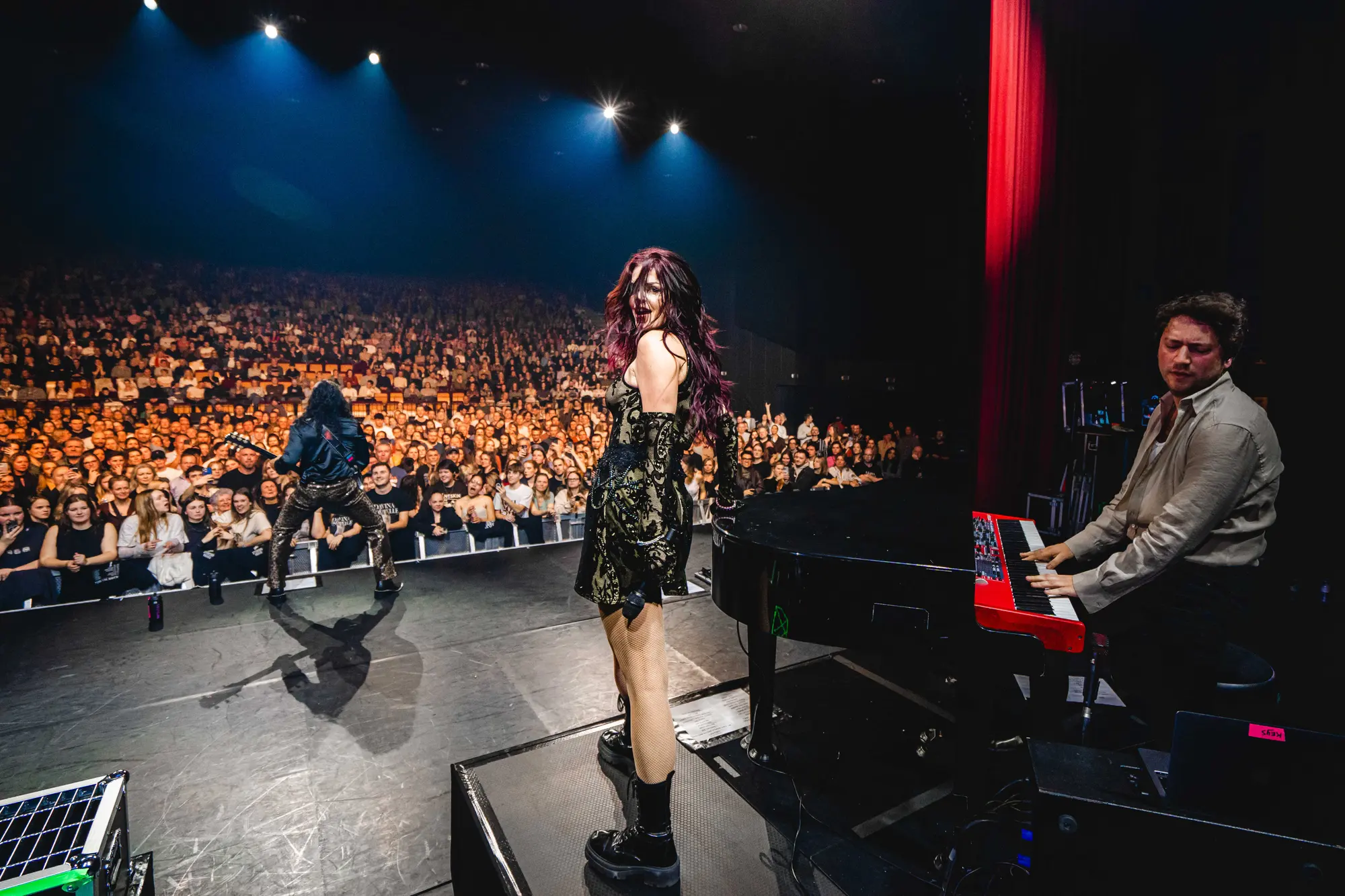 Higher Tour door Europa voor Davina Michelle