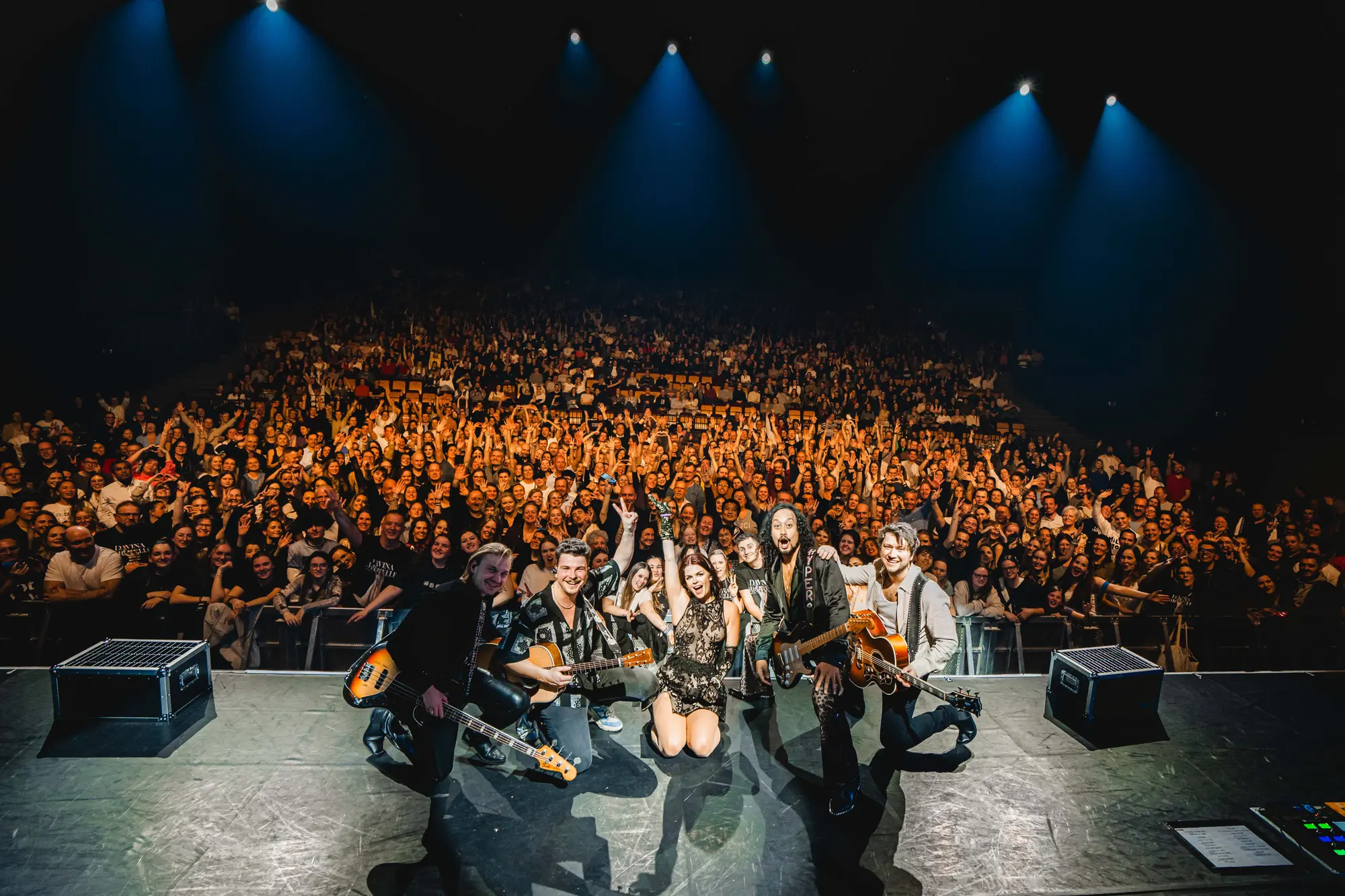 Higher Tour door Europa voor Davina Michelle